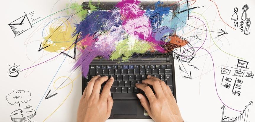laptop com cores de tinta