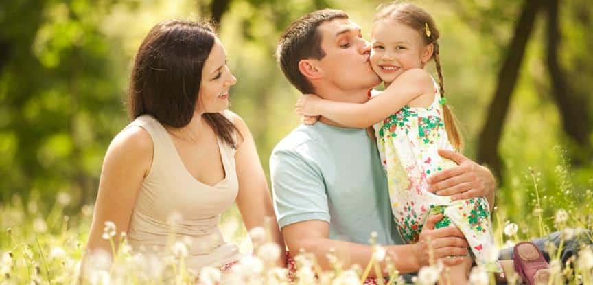 família reunida no parque