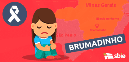 Menina triste sentado e infelizmente encolhendo seus pés